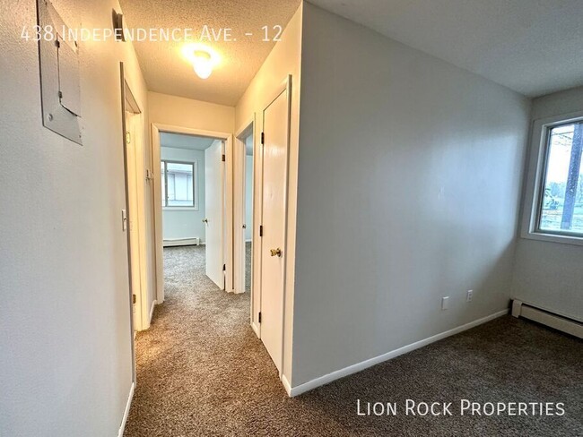 Building Photo - Charming Two Bedroom with Balcony in Champ...