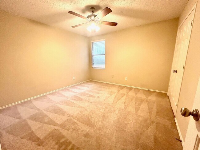 Building Photo - 3516 Clydesdale Dr