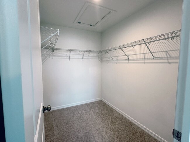 Building Photo - Beautifully maintained 3/2.5 townhome and community with pool!