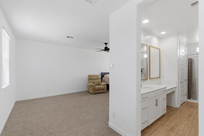 Building Photo - 5935 S Coyote Canyon