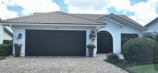Primary Photo - 421 Kings Way