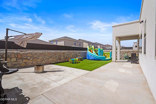 Building Photo - 12646 Amesbury