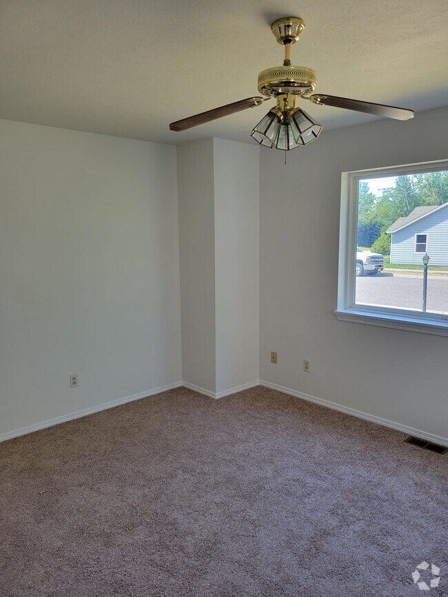 Building Photo - Newly remodeled 2 Bed, 2 Bath Duplex with ...
