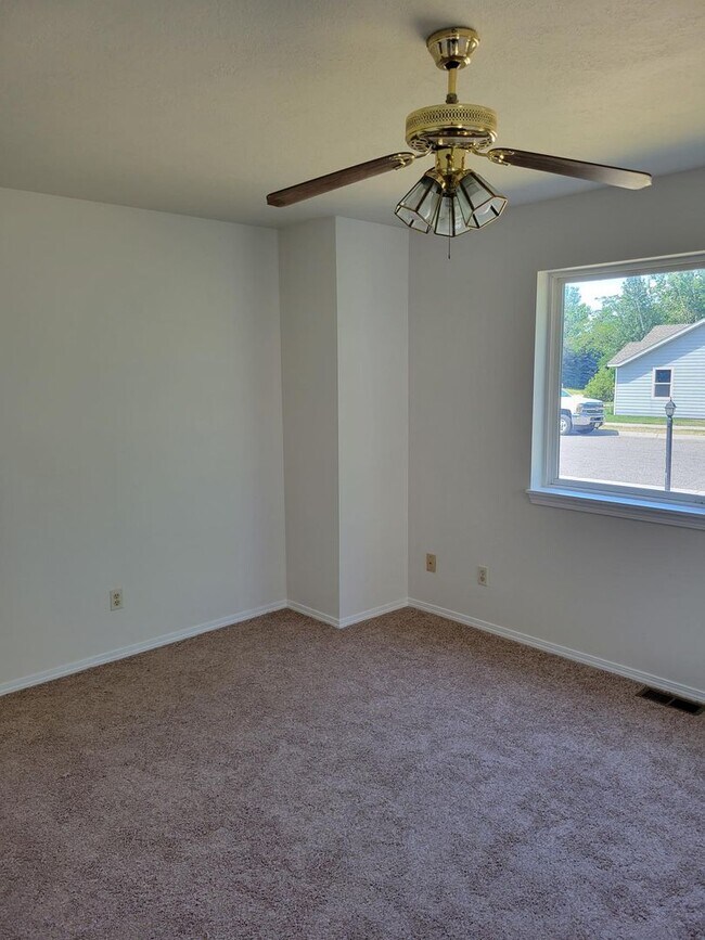 Building Photo - Newly remodeled 2 Bed, 2 Bath Duplex with ...