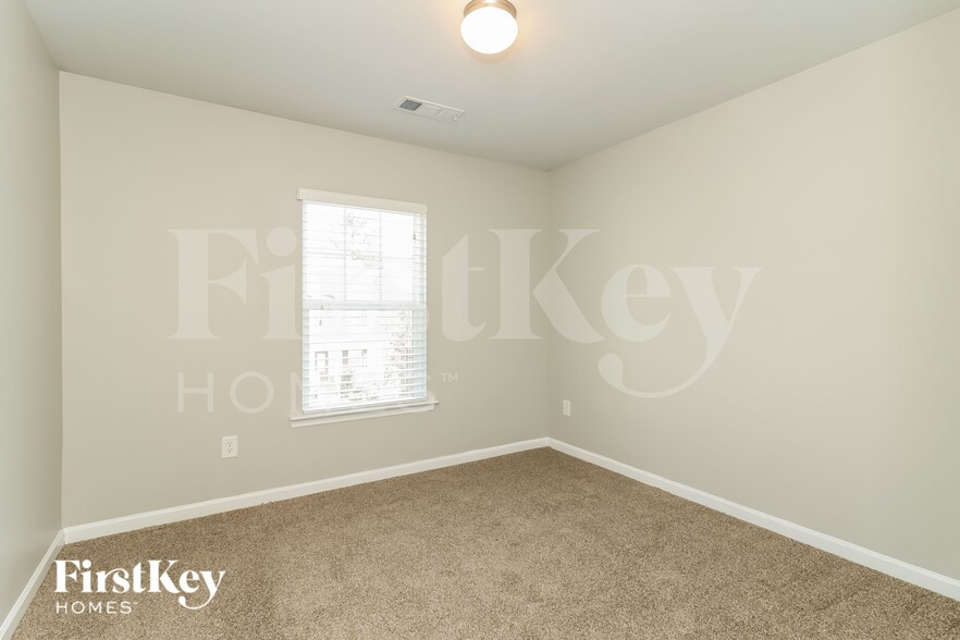 Building Photo - 529 S Fortune Way