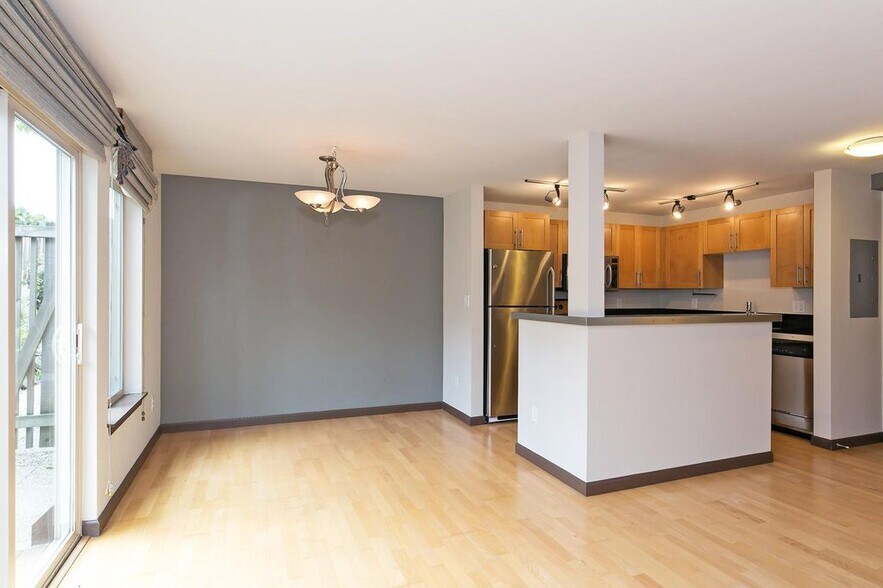 Building Photo - 3661 Phinney Ave N