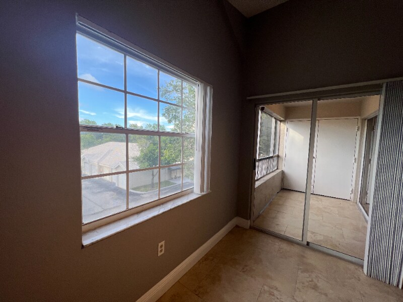 Building Photo - 2820 N Oakland Forest Dr