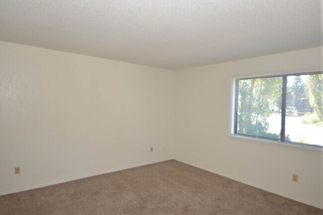 Building Photo - Foxglenn Home for Rent