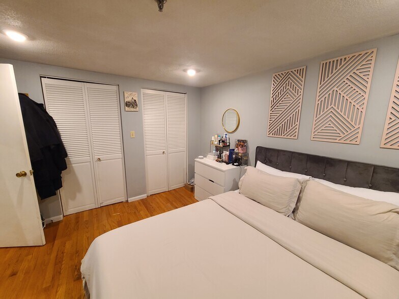 Building Photo - 1423 Commonwealth Ave