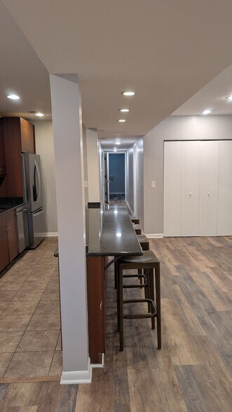 Building Photo - 429 E 45th Pl