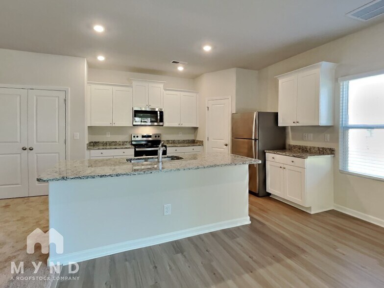 Building Photo - 330 Ivy Bank Dr