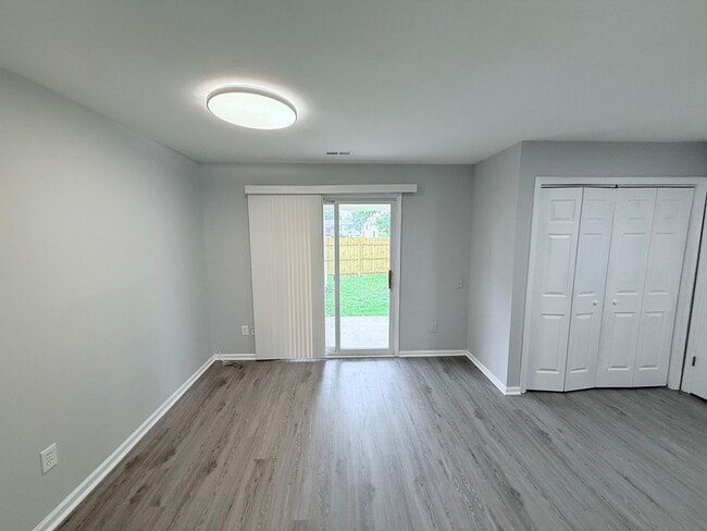 Building Photo - Modern Comfort Meets Convenience – Renovat...