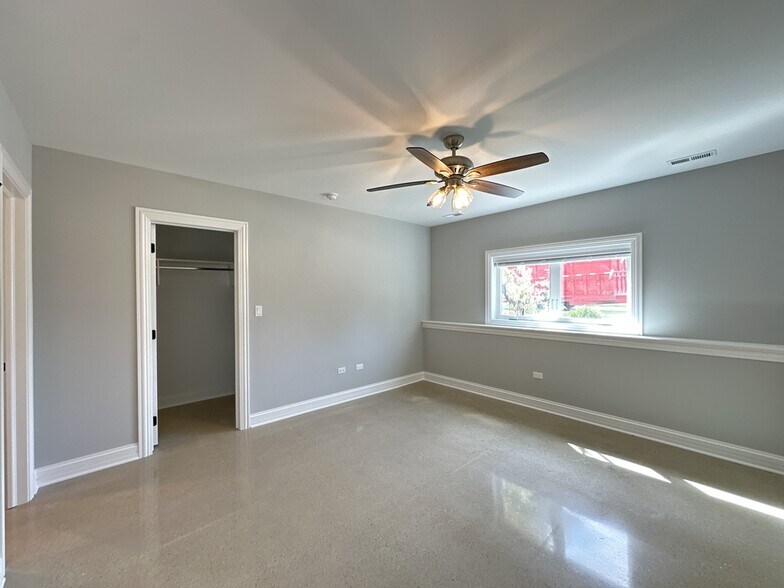 Building Photo - 555 N Springfield Ave