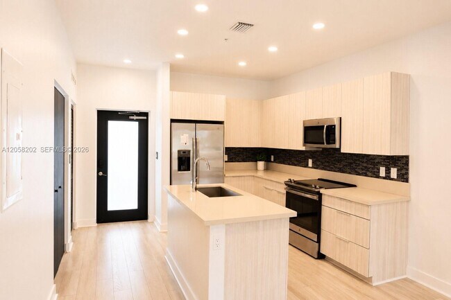 Building Photo - 4740 NW 84th Ct