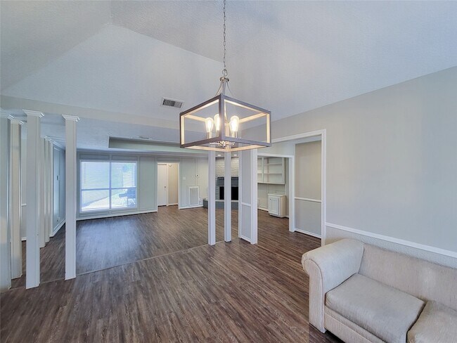 Building Photo - 6606 Brittany Park Ln