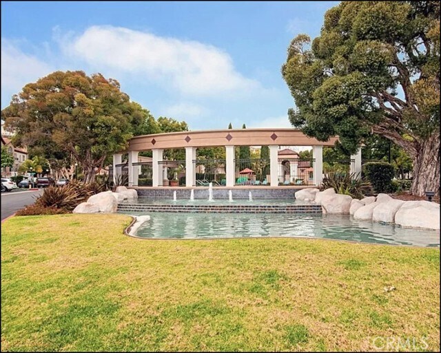 Building Photo - 15 Florentine