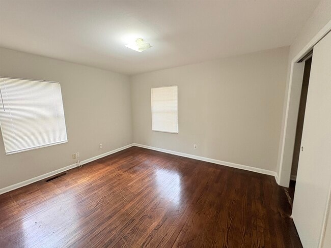 Building Photo - 304 Barbourville Dr