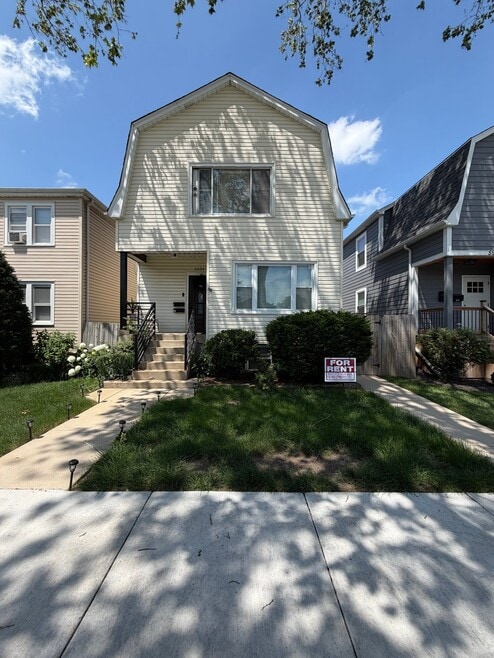Building Photo - 5934 W Wilson Ave