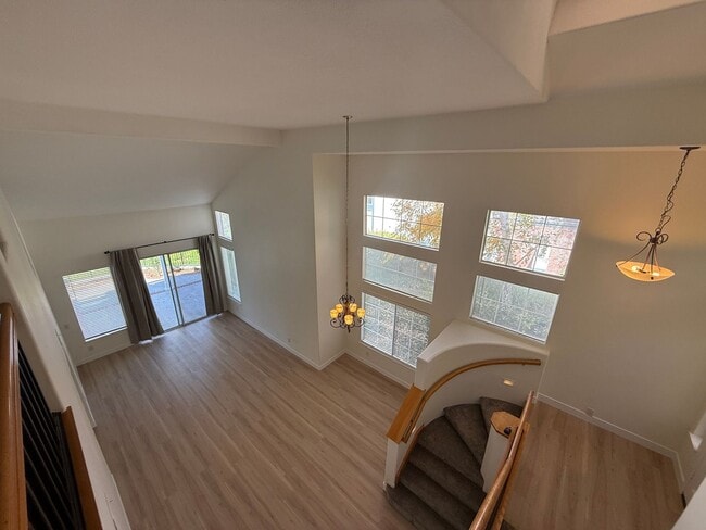 Building Photo - 3-Bedroom Home with Dual Fireplaces, Dual Balconies, and Community Pool in Valencia!