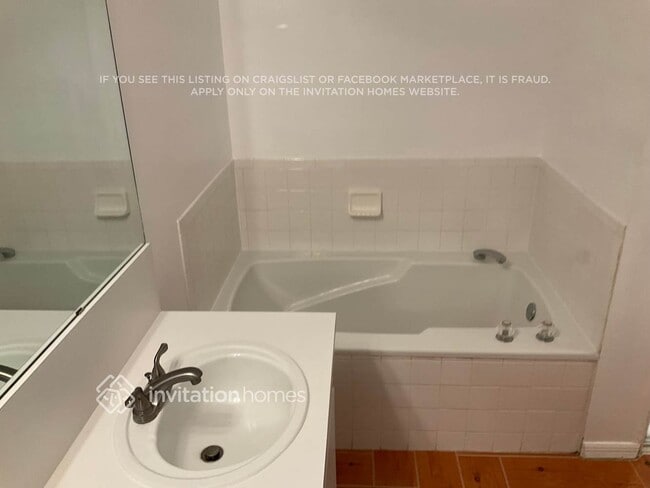 Building Photo - 14911 Rocky Ledge Dr