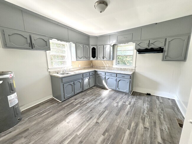 Building Photo - 1254 Lewis St