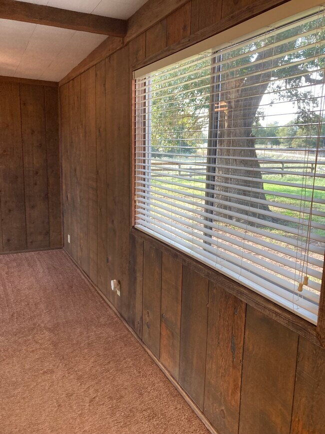 Building Photo - 9900 N US Hwy 77