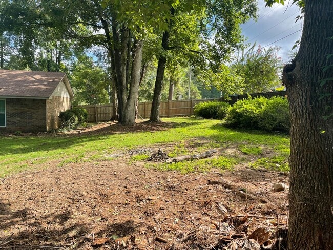 Building Photo - Country Living 3/2 in Wetumpka