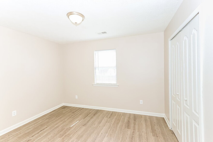 Building Photo - 833 Rock Shoal Ct