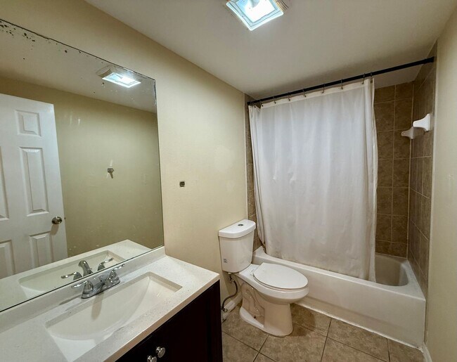 Building Photo - For Rent – Spacious 3-Bedroom Home in Jasm...