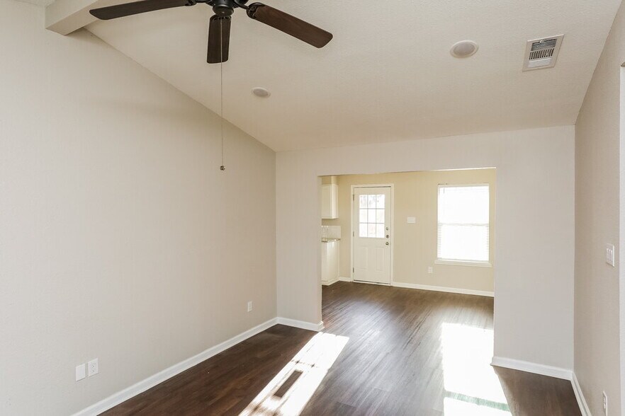 Building Photo - 808 Quinette Dr