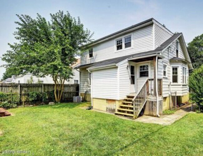 Building Photo - 644 Ervay Ave