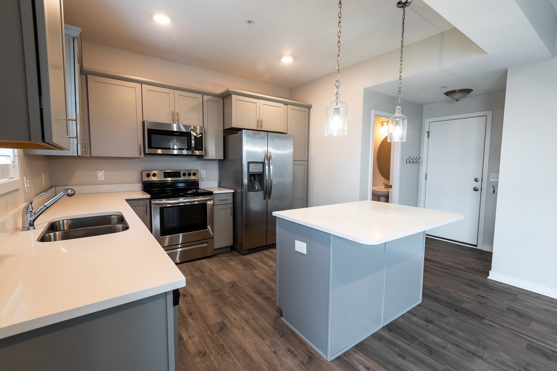 Building Photo - 329 NE Otter Dr