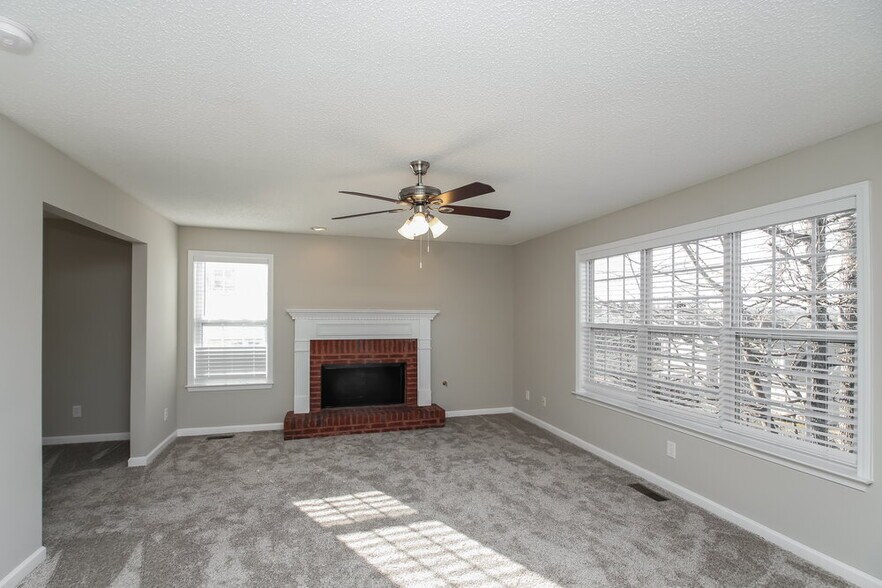 Building Photo - 1033 Saddle Brooke Dr