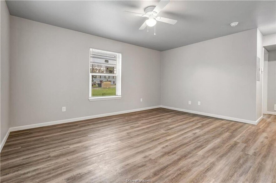 Building Photo - 2 Bed, 1 Bath Apartment in Bryan!