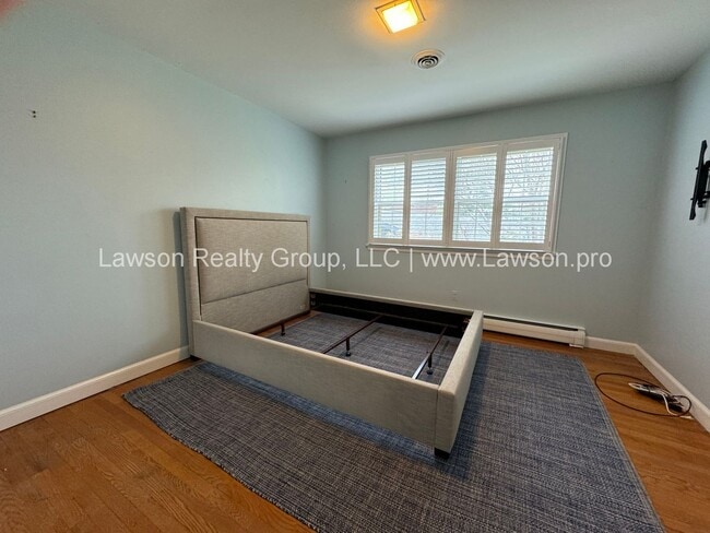 Building Photo - Spacious South Roanoke Home with Lawn Care Included