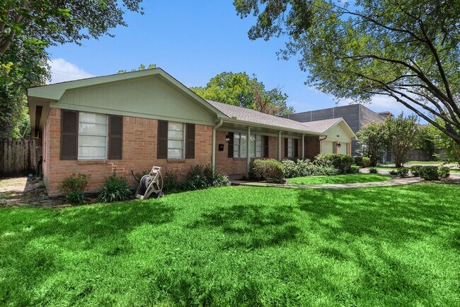 Building Photo - 12847 Memorial Dr