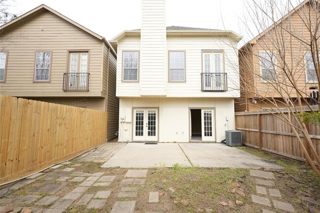 Building Photo - 10819 Almeda Park Dr