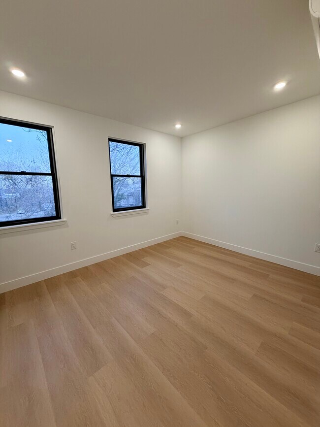 Building Photo - 178 W Seymour St