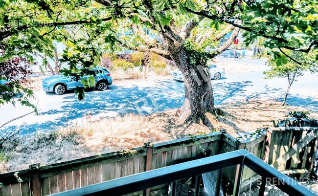 Building Photo - 168 18th Ave