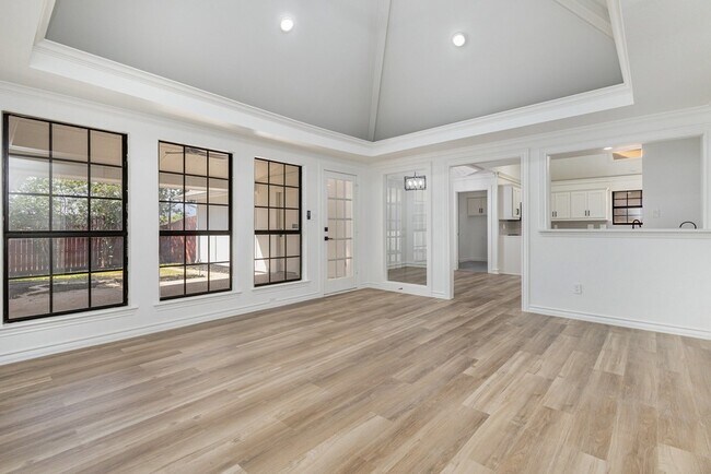 Building Photo - 922 Sycamore Creek Rd