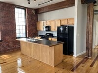 Building Photo - 265 N Queen St