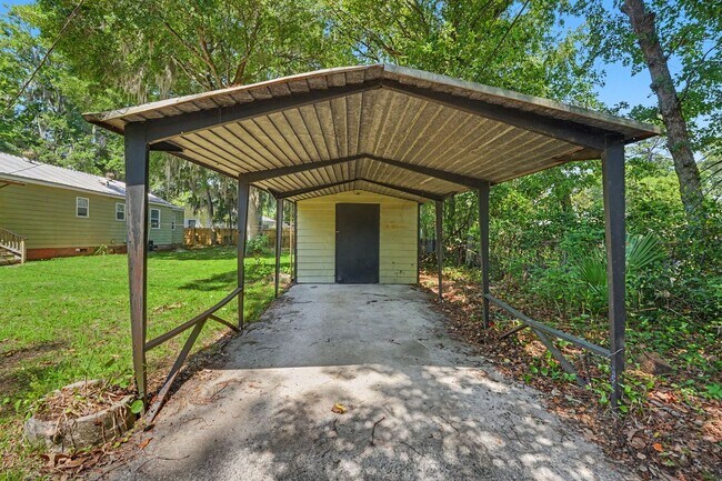 Building Photo - 3 Bed 2 Bath Home with Great Outdoor Space!