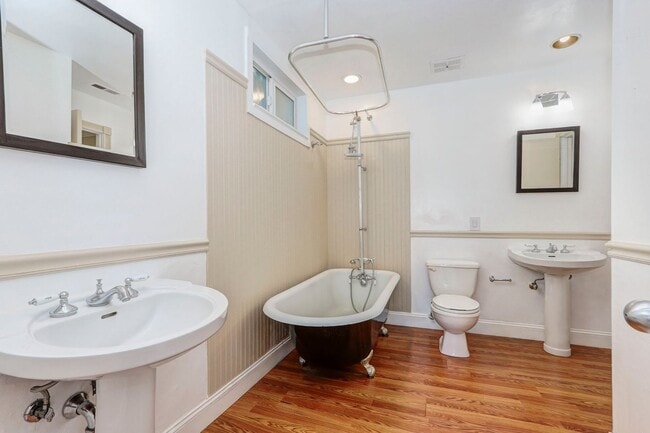Building Photo - 2 Bed / 1 Bath townhome in sunny Potrero H...