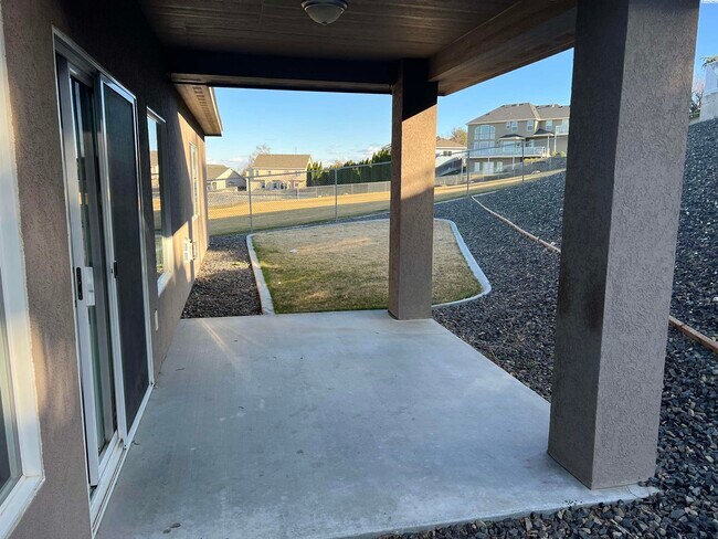 Building Photo - 337 Temple Meadow Ln