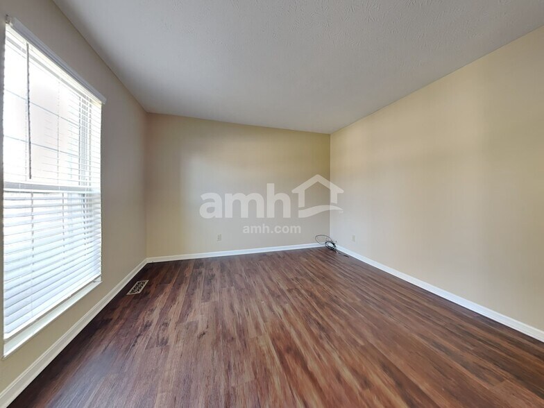 Building Photo - 1813 Bell Tower Cir