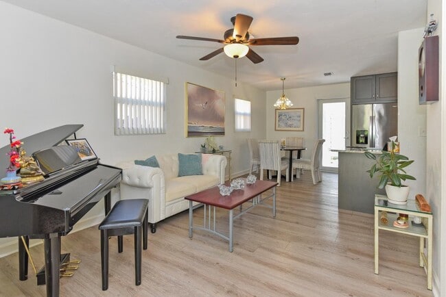 Building Photo - 727 Bunker Rd