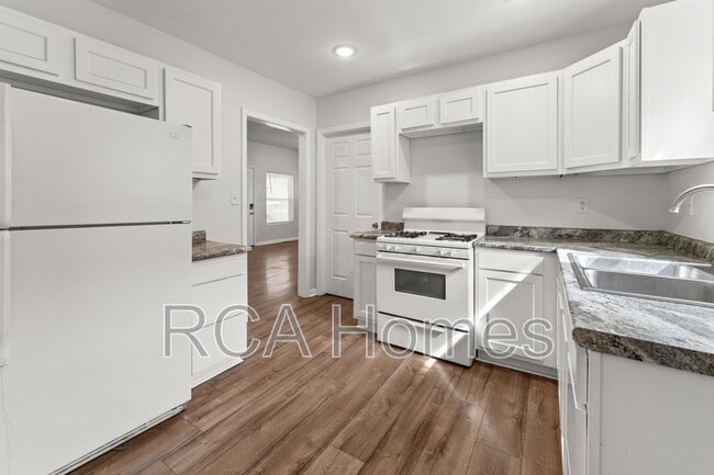 Building Photo - 603 N Sherman Dr