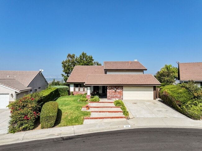 Building Photo - 5BR; 3BA Pool Home with Stunning Views in ...