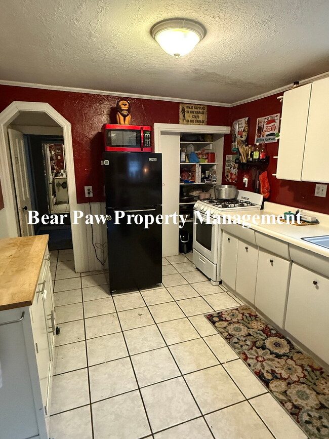 Building Photo - New Lower Prince on this Great Little Hous...