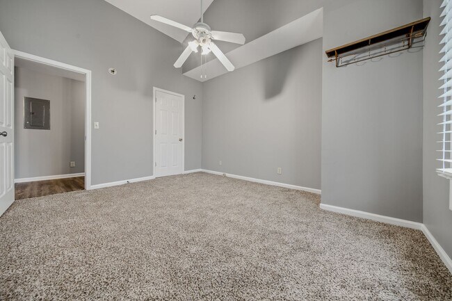 Building Photo - Recently Renovated 2 Bedroom Brick Home! - Coming Soon April 3rd!